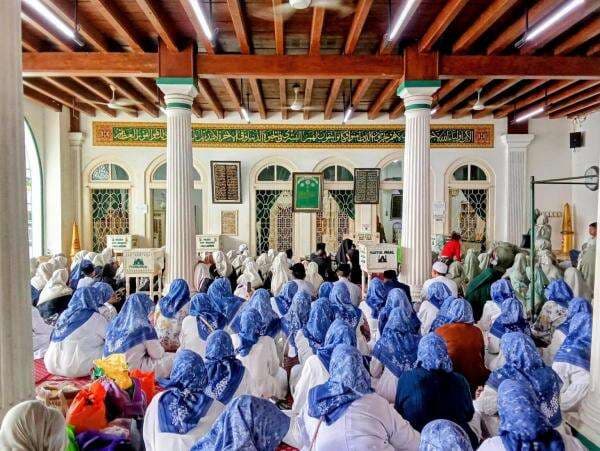 Wisata Religi Masjid Keramat Luar Batang Diserbu Peziarah di Libur Panjang Isra Miraj