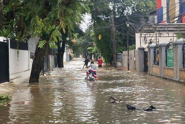 Update Banjir Jabodetabek: 81 RT dan 15 Ruas Jalan di Jakarta Masih Terendam