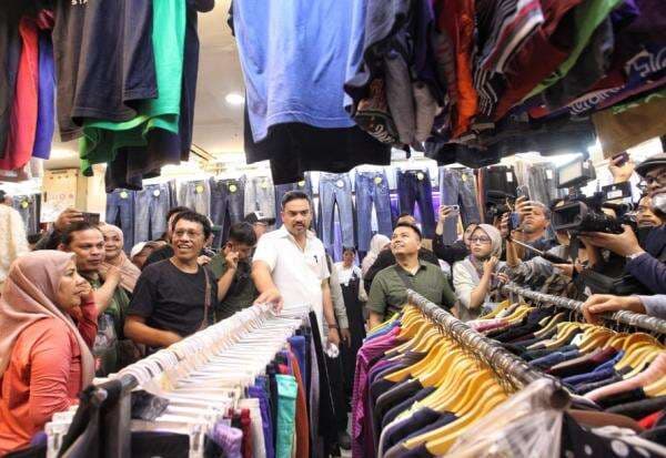 Sidak Pasar Senen Bareng Menteri Maman, Adian: Dengarkan Keluh Kesah Pedagang