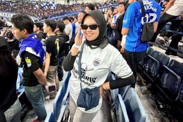 Prediksi Bobotoh Cantik Azkiyyah Nur Syifa: Persib Bandung Hajar Persik Kediri 2-0!