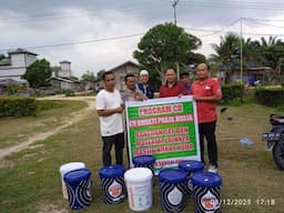 CV Bhakti Praja Mulia Salurkan Bantuan Cat, Percantik Masjid Nurul Huda Desa Sungai Ara