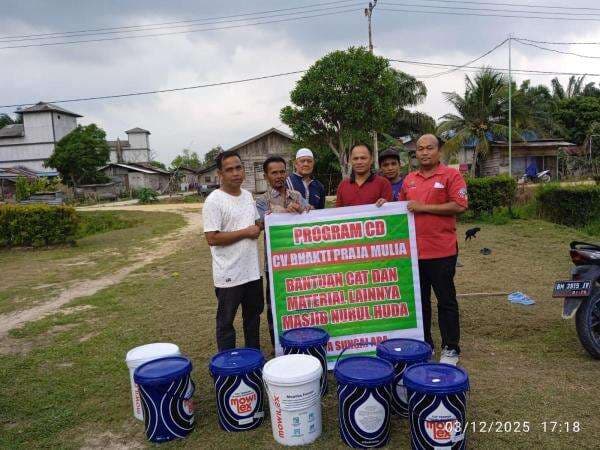CV Bhakti Praja Mulia Salurkan Bantuan Cat, Percantik Masjid Nurul Huda Desa Sungai Ara