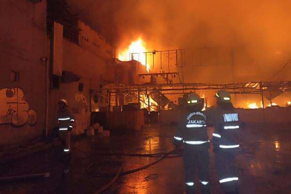 Kebakaran Restoran Imbas Korsleting Listrik di Jaksel, 1 Orang Luka-luka