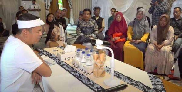 Anak Sekolah Paksa Wisuda Meski Miskin, Dedi Mulyadi: Pendidikan Harus Bebas Beban!