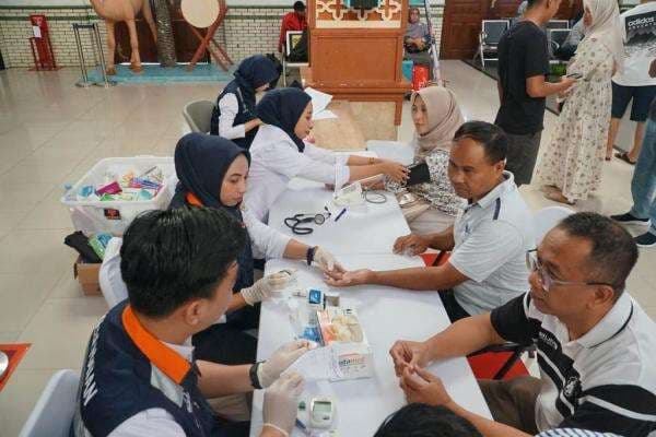 Gratis! Cek Gula Darah dan Kolesterol untuk Pemudik Kereta di Stasiun Tawang