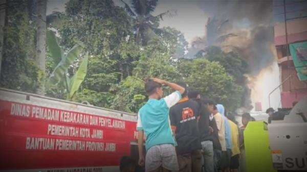 Kebakaran Hebat di Jambi akibat Tumpahan Solar Ilegal PT Kerinci Toba Abadi, Warga Panik