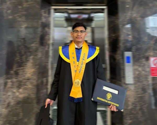 Kisah Unik Mahasiswa Bernama Z, Lulus dengan Predikat Cum Laude Undip Kisah Unik Mahasiswa Bernama Z, Lulus dengan Predikat Cum Laude Undip