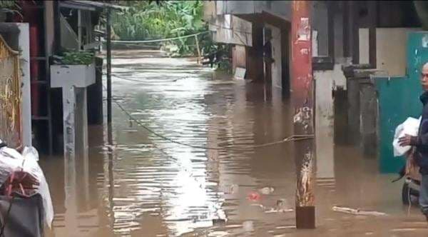 Kali Ciliwung Meluap, Ratusan Rumah di Pejaten Timur Terendam Banjir