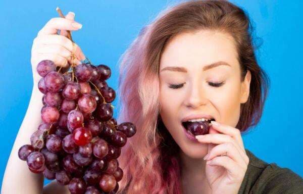 Rajin Makan Anggur Bisa Bikin Cantik? Cek Faktanya Rajin Makan Anggur Bisa Bikin Cantik? Cek Faktanya