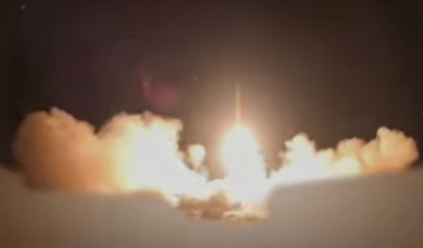 Puluhan Rudal Iran Berhulu Ledak Dahsyat Menyasar Bandara Internasional Israel