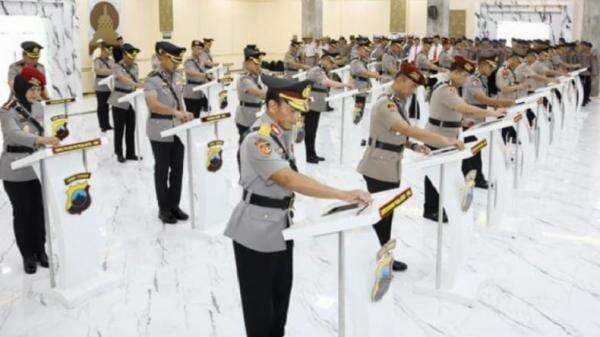 Kapolda Jateng Pimpin Sertijab 32 Perwira, Dirreskrimum hingga Kapolres