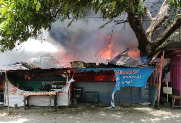 Kebakaran Hanguskan Rumah Semi Permanen di Makassar