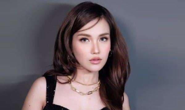 Ayu Ting Ting Jawab Tudingan Dijadikan ATM Berjalan oleh Orang Tua: Emang Udah Tugas Gue Ayu Ting Ting Jawab Tudingan Dijadikan ATM Berjalan oleh Orang Tua: Emang Udah Tugas Gue