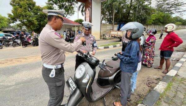 Satlantas Polresta Balikpapan Tindak 30 Kendaraan di Jalan Minyak Satlantas Polresta Balikpapan Tindak 30 Kendaraan di Jalan Minyak