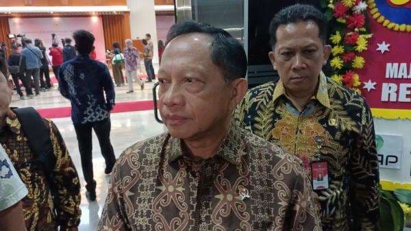 Banjir Sumatera Belum Ditetapkan Bencana Nasional, Mendagri: Perlakuannya Sudah Nasional