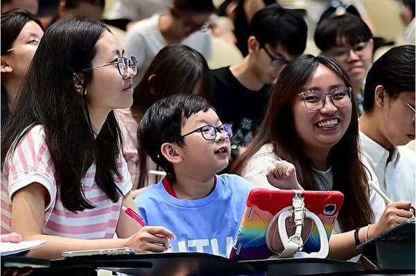 Viral Bocah Kelas 1 SD Kuliah Jurusan Kimia, Nilai Ujiannya A