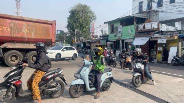 Pertamax Naik Jadi Rp16.250 per Liter, Antrean Pertalite Langsung Mengular Pertamax Naik Jadi Rp16.250 per Liter, Antrean Pertalite Langsung Mengular