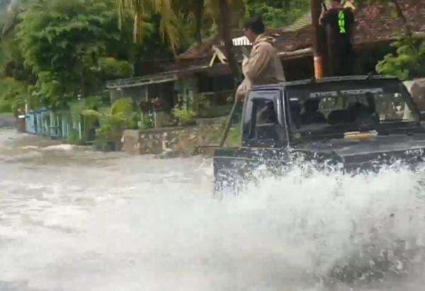Banjir Rendam Jalur Pantai Baron Gunungkidul, Arus Lalin sempat Dialihkan Banjir Rendam Jalur Pantai Baron Gunungkidul, Arus Lalin sempat Dialihkan