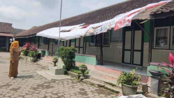 Sekolah Rusak Diterjang Angin Kencang, Siswa SDN di Boyolali Dipindahkan Sementara