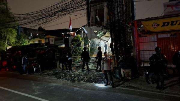 Detik-Detik Ledakan Hancurkan Gedung Nucleus di Pondok Aren