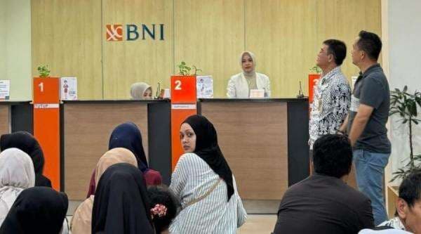 Personel Sat Narkoba Mendadak Sambangi Bank BNI di Sinjai