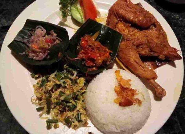 7 Tempat Makan Legendaris di Bali yang Wajib Dikunjungi Wisatawan