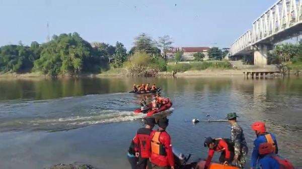 Misteri Remaja Lompat ke Bengawan Solo, Polisi: Tak Ada yang Lihat, Tim SAR Lakukan Pencarian