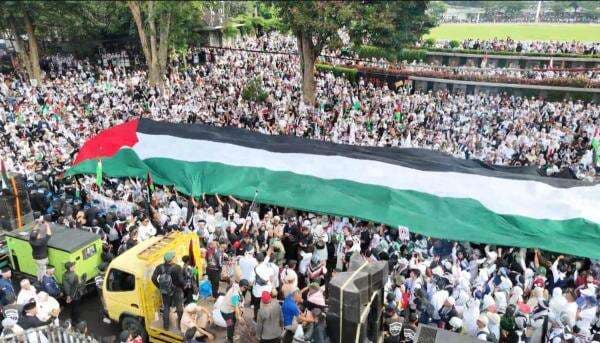 FOTO: Bandung Lautan Palestina, Ribuan Massa Tuntut Hentikan Genosida