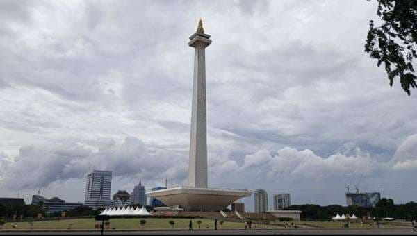Monas Padat Pengunjung saat Libur Nataru, Didominasi Rombongan Keluarga