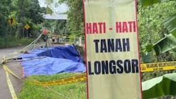 Diguyur Hujan Deras, Jalur Wisata Nongkojajar Gunung Bromo Pasuruan Longsor