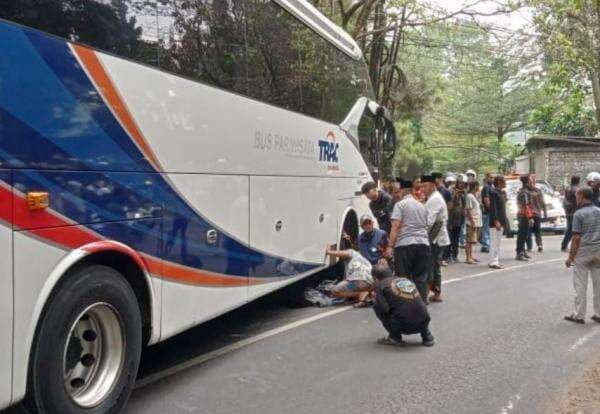 Kecelakaan di Bandung, Pemotor Tewas Tertabrak Bus hingga Masuk Kolong