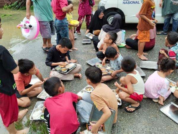 SPPG Aceh Distribusikan Ratusan Ribu Paket MBG untuk Korban Bencana Banjir