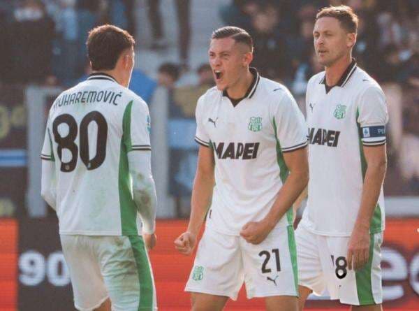 Jadi Tembok Utama Sassuolo, Jay Idzes Ungkap Rahasia Chemistry dengan Tarik Muharemovic