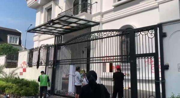 Penampakan Rumah Eko Patrio Usai Dijarah, Berantakan Penuh Vandalisme