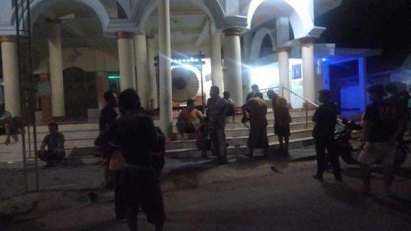 Disanggong Warga, Maling Kotak Amal Masjid Nurul Huda Jombang Babak Belur Dimassa