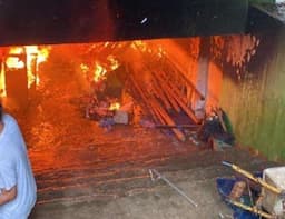 Breaking News! Basement Pesantren di Jagakarsa Jaksel Terbakar, 9 Unit Damkar Dikerahkan