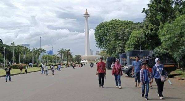 Monas Dipadati Pengunjung di Libur Nataru, Didominasi Rombongan Keluarga