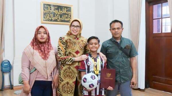 Siswa SD Asal Lumajang Harumkan Nama Daerah di Ajang Sepak Bola Internasional Kuala Lumpur Cup 2025