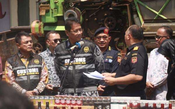 Menkeu Purbaya Lanjutkan Roadshow Jawa, Beri Pesan Ini ke Pegawai Kemenkeu Bea Cukai Tanjung Emas Menkeu Purbaya Lanjutkan Roadshow Jawa, Beri Pesan Ini ke Pegawai Kemenkeu Bea Cukai Tanjung Emas