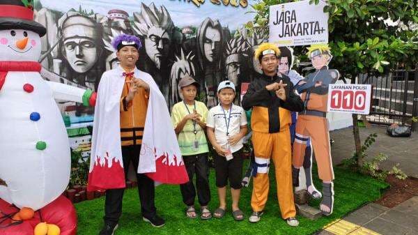 Viral! Polisi Cosplay Naruto Jaga Wisata Kota Tua Saat Libur Nataru