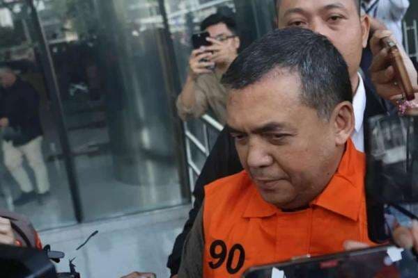 Geledah Ruangan Silmy Karim, KPK Sita Uang Puluhan Juta Geledah Ruangan Silmy Karim, KPK Sita Uang Puluhan Juta