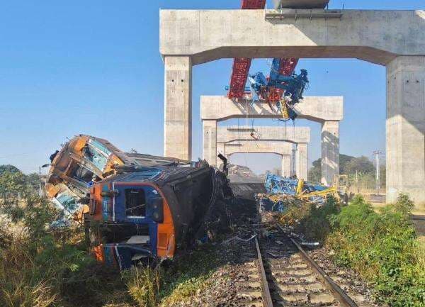 Crane Jatuh Timpa Kereta Penumpang di Thailand, Tewaskan 29 Orang