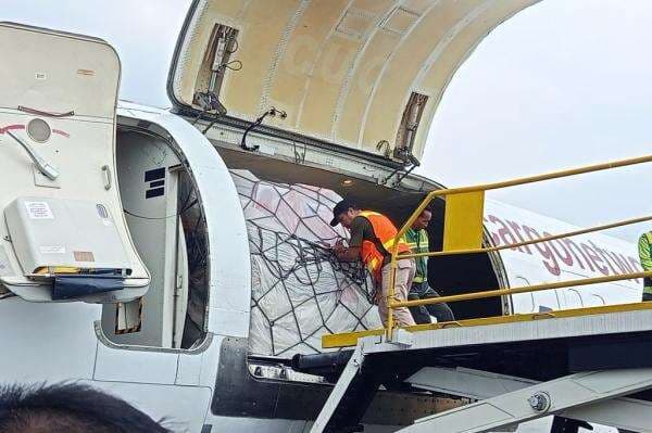 Bencana Sumatera, DPR Kirim Bantuan Selimut hingga Makanan Siap Saji