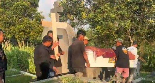 Korban Pembunuhan Sadis di Kota Serang Dimakamkan, Keluarga Tuntut Keadilan