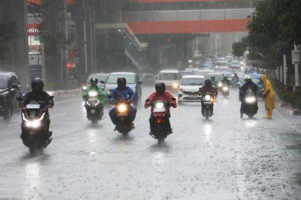 Waspada! Cuaca Ekstrem Masih Mengancam Sejumlah Wilayah Sepekan ke Depan