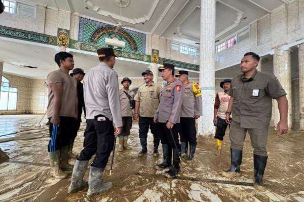 Kapolri Tinjau Pembersihan SD dan Masjid Terdampak Bencana Aceh Tamiang, Ini Arahannya