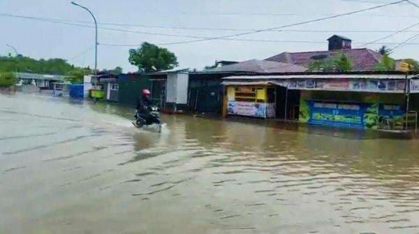 Banjir dan Longsor Terjang Sinjai, Ruas Jalan dan Permukiman Warga Terendam Banjir dan Longsor Terjang Sinjai, Ruas Jalan dan Permukiman Warga Terendam