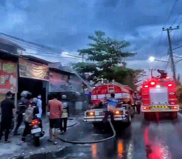 Korsleting Listrik Diduga Picu Kebakaran Toko Sembako di Palangka Raya