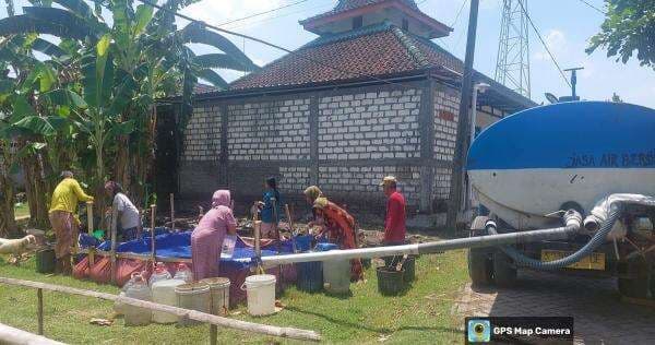 Kekeringan Meluas, BPBD Bojonegoro Salurkan 70 Tangki Air Bersih ke 13 Desa