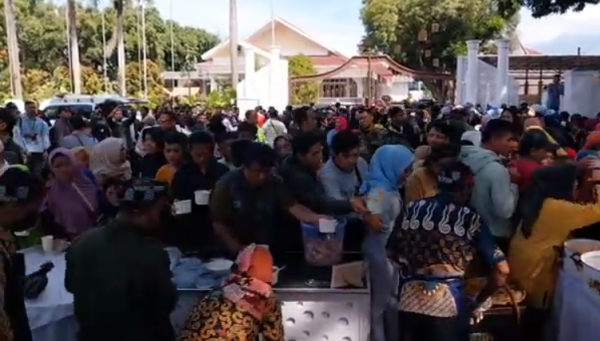 Tragedi di Pesta Pernikahan Garut: Bocah 8 Tahun dan Lansia Tewas Terinjak, Satu Polisi Gugur